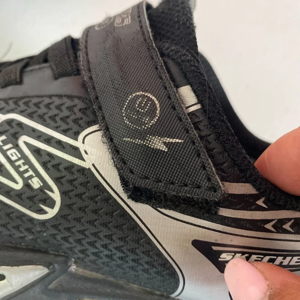 Skechers Boys Size 2.5‎ Flex-Glow Bolt Light-Up Black/Gray Sneaker Sports Lights